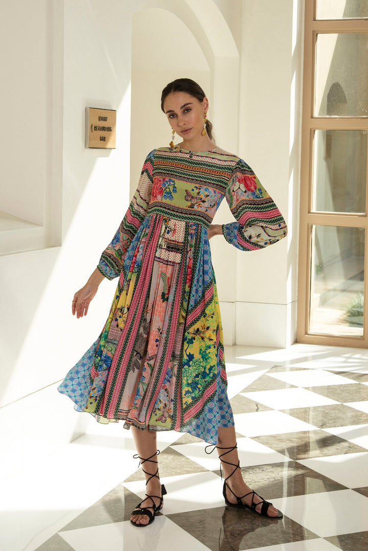 Midikleid mit tropischen Kacheln