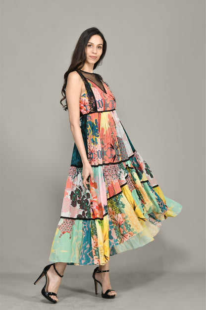 Gestuftes Midikleid mit Ara-Muster