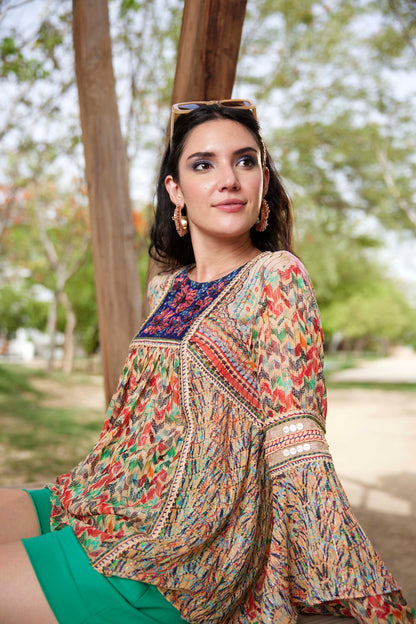 Oberteil mit Kelton-Stickerei