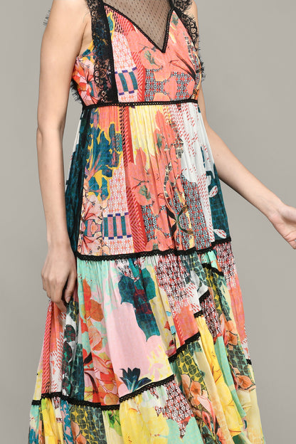 Gestuftes Midikleid mit Ara-Muster