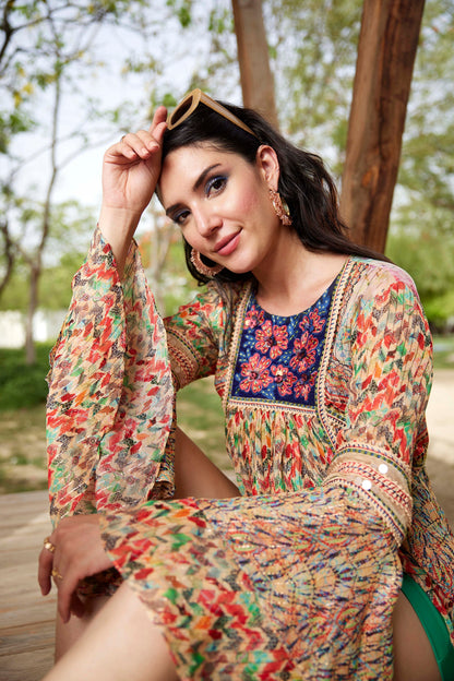 Oberteil mit Kelton-Stickerei